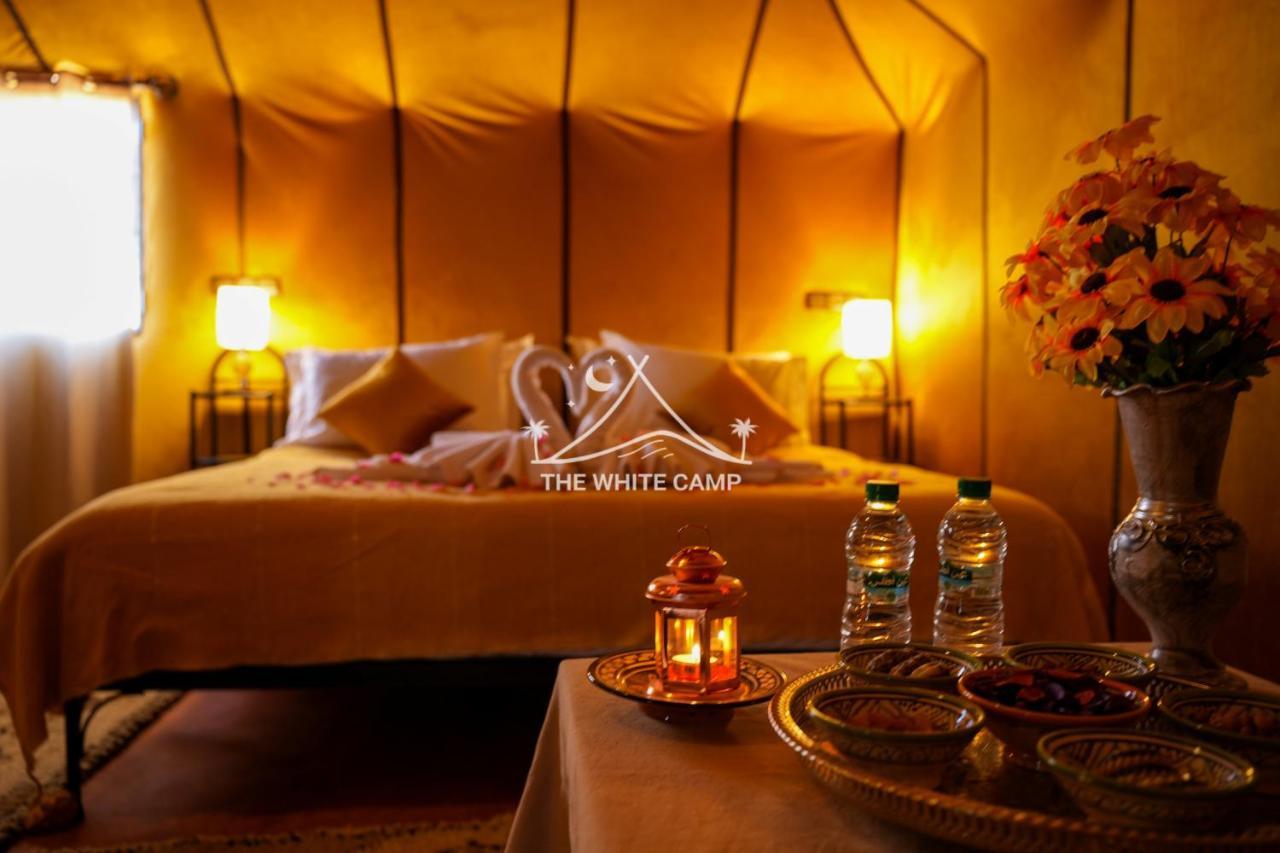 The White Camp - Your Merzouga Luxury Desert Camp & Erg Chebbi Dunes Camel Riding Екстер'єр фото