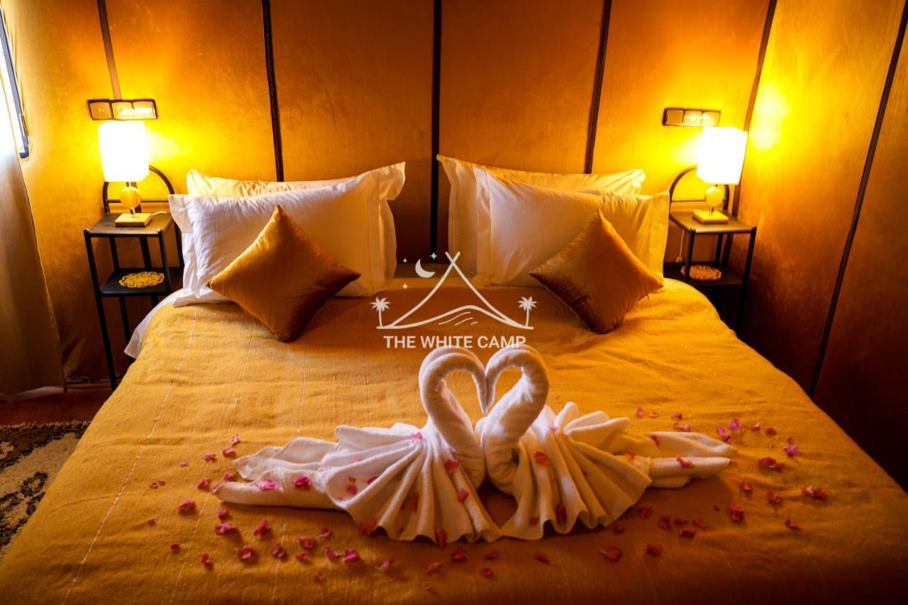 The White Camp - Your Merzouga Luxury Desert Camp & Erg Chebbi Dunes Camel Riding Екстер'єр фото