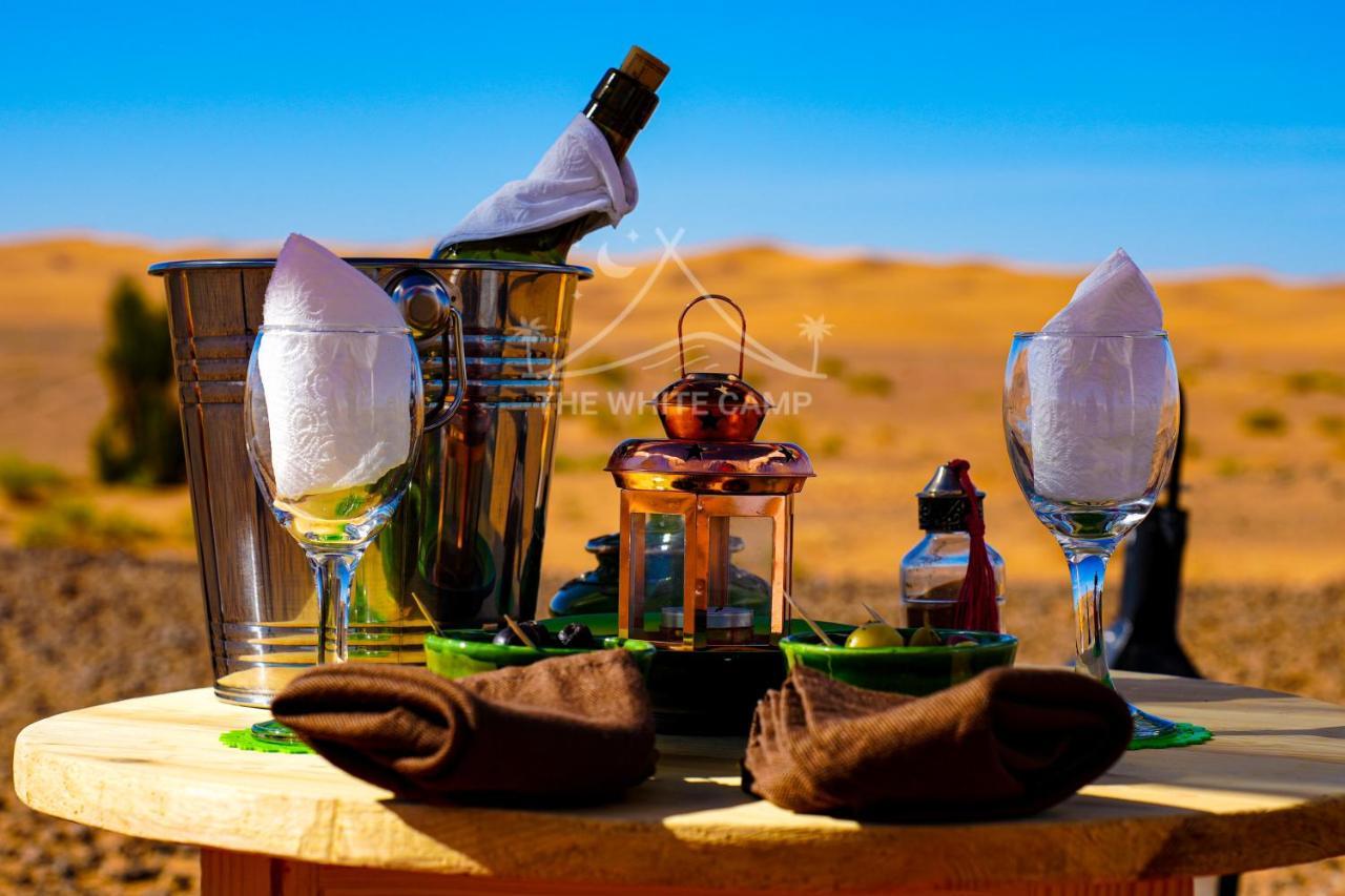 The White Camp - Your Merzouga Luxury Desert Camp & Erg Chebbi Dunes Camel Riding Екстер'єр фото