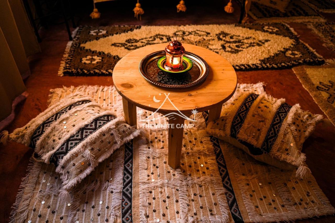 The White Camp - Your Merzouga Luxury Desert Camp & Erg Chebbi Dunes Camel Riding Екстер'єр фото