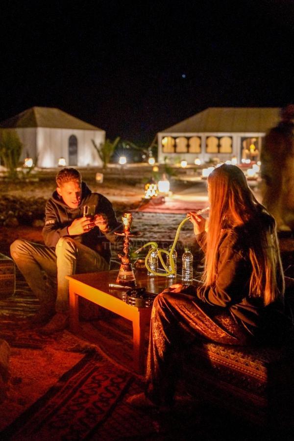 The White Camp - Your Merzouga Luxury Desert Camp & Erg Chebbi Dunes Camel Riding Екстер'єр фото