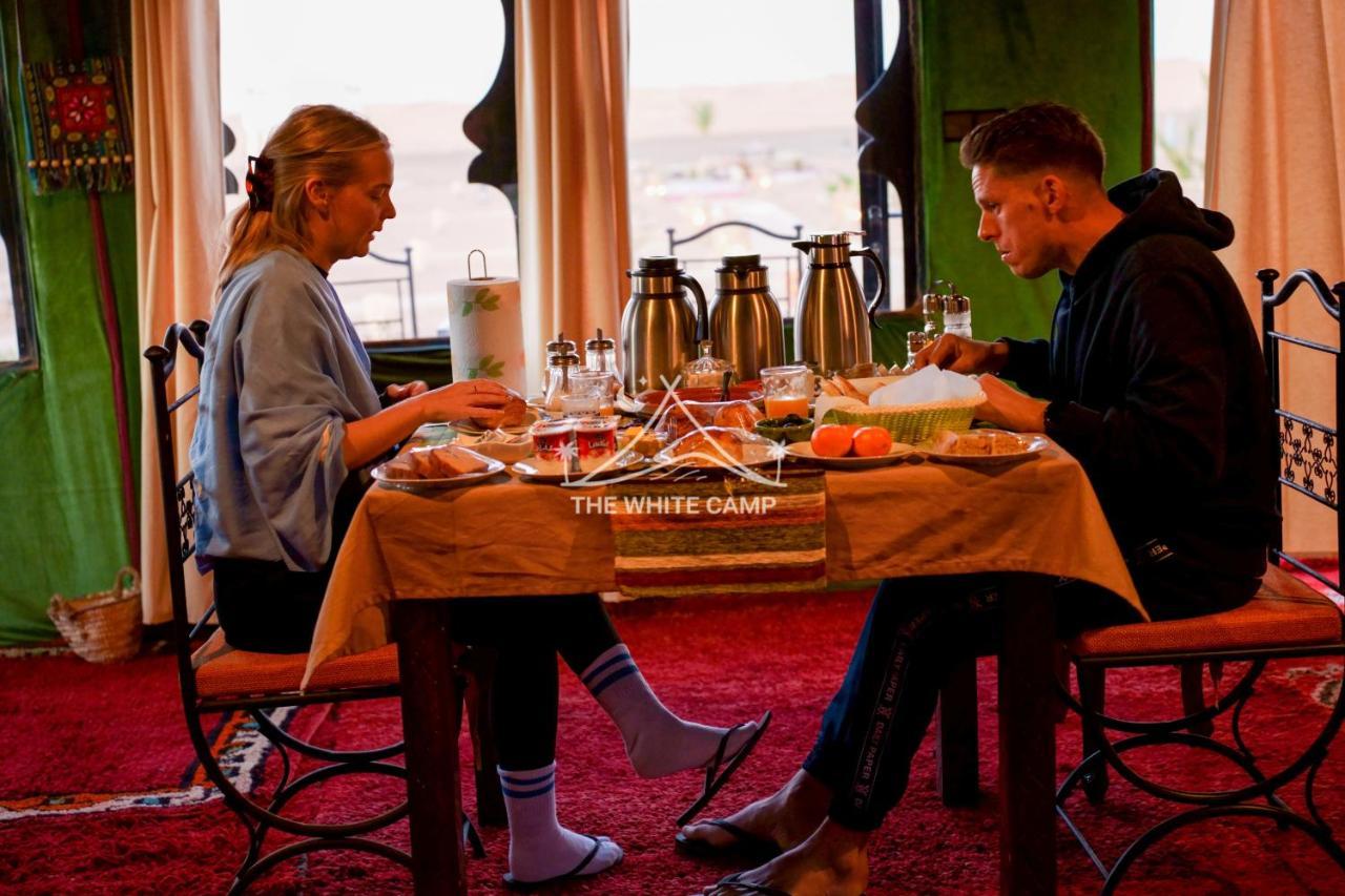 The White Camp - Your Merzouga Luxury Desert Camp & Erg Chebbi Dunes Camel Riding Екстер'єр фото