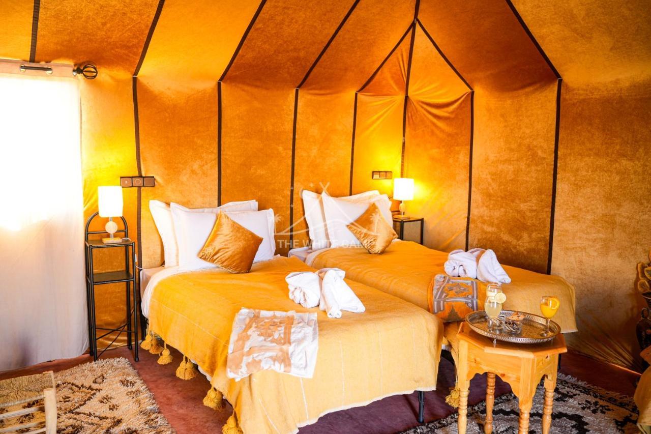 The White Camp - Your Merzouga Luxury Desert Camp & Erg Chebbi Dunes Camel Riding Екстер'єр фото