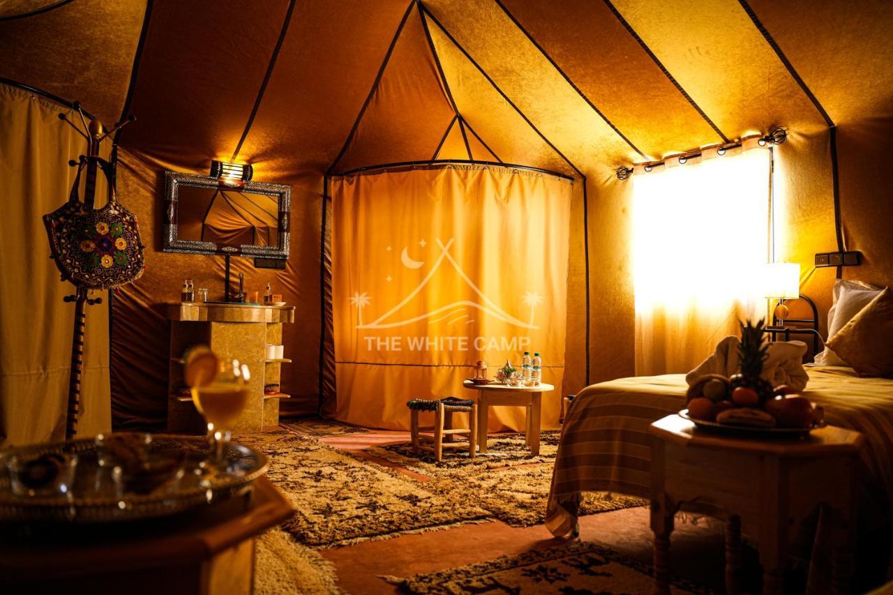 The White Camp - Your Merzouga Luxury Desert Camp & Erg Chebbi Dunes Camel Riding Екстер'єр фото
