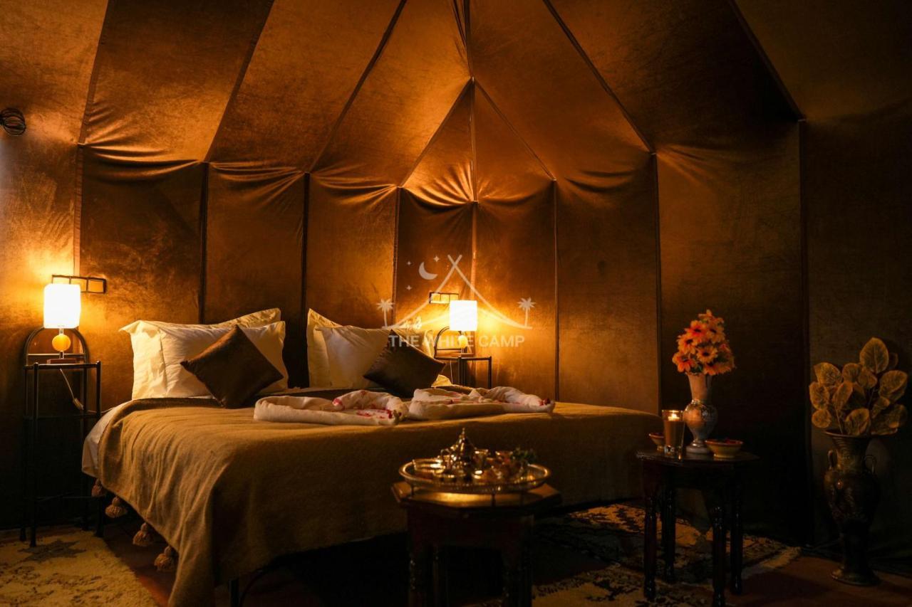 The White Camp - Your Merzouga Luxury Desert Camp & Erg Chebbi Dunes Camel Riding Екстер'єр фото