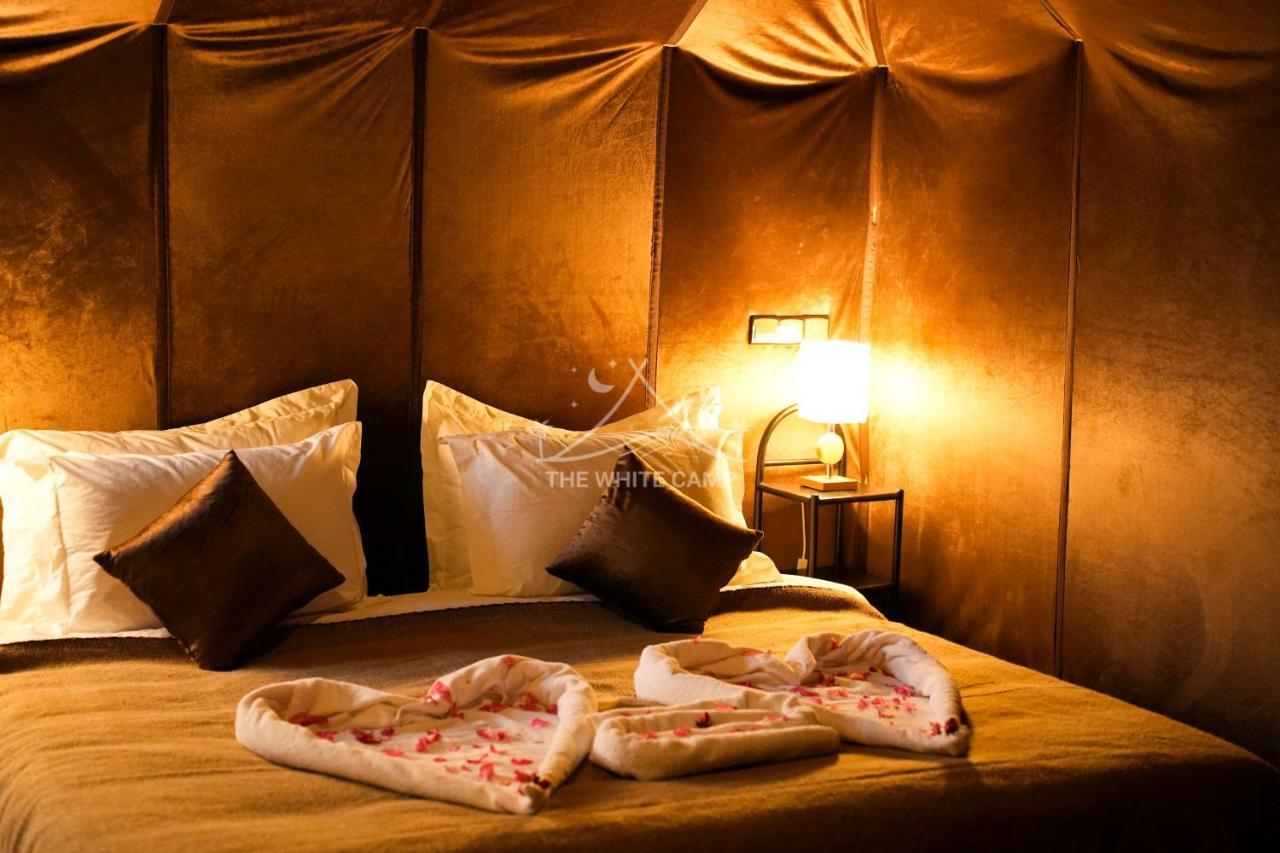 The White Camp - Your Merzouga Luxury Desert Camp & Erg Chebbi Dunes Camel Riding Екстер'єр фото