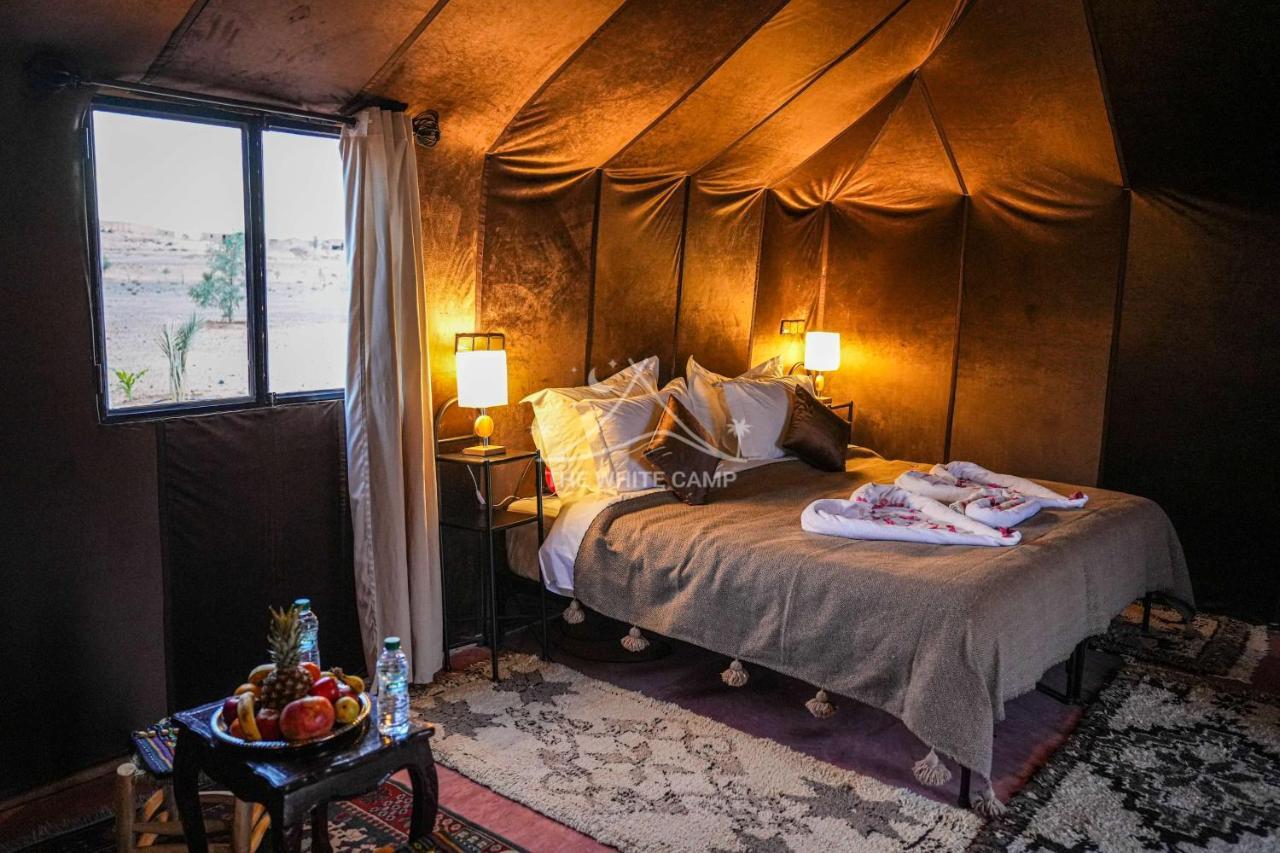 The White Camp - Your Merzouga Luxury Desert Camp & Erg Chebbi Dunes Camel Riding Екстер'єр фото