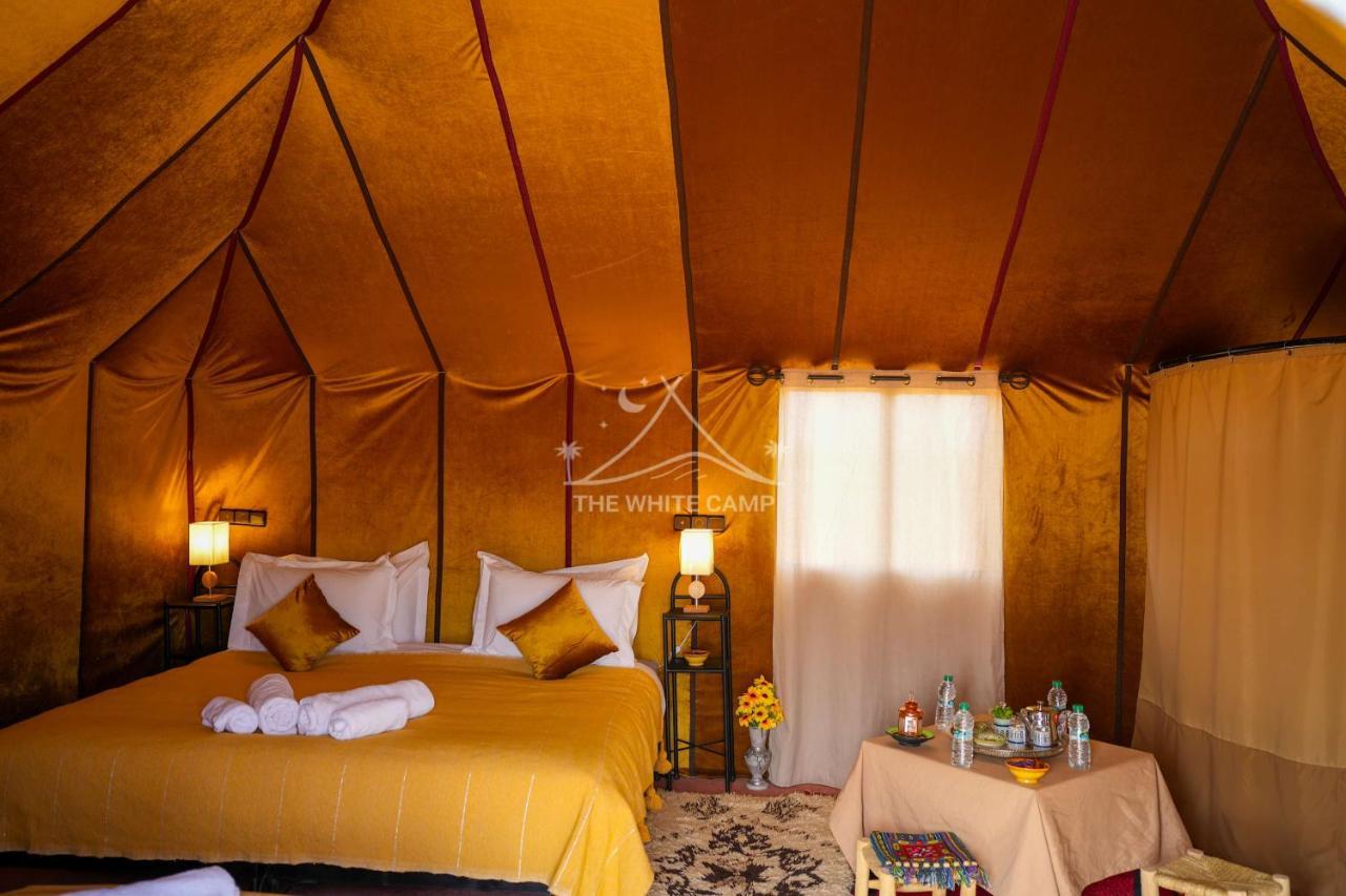 The White Camp - Your Merzouga Luxury Desert Camp & Erg Chebbi Dunes Camel Riding Екстер'єр фото