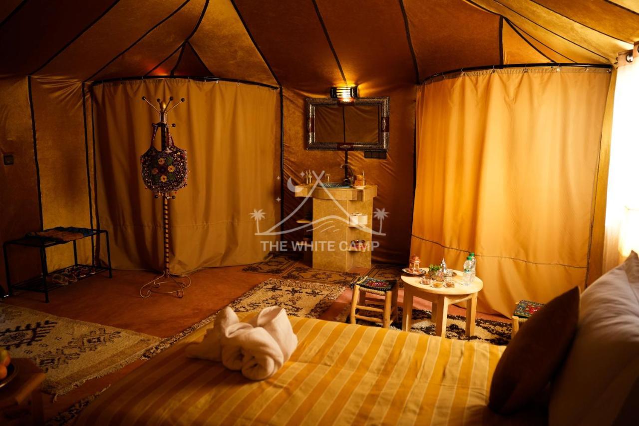 The White Camp - Your Merzouga Luxury Desert Camp & Erg Chebbi Dunes Camel Riding Екстер'єр фото