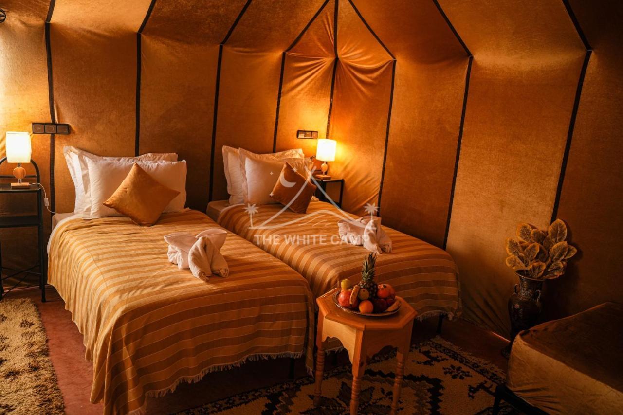 The White Camp - Your Merzouga Luxury Desert Camp & Erg Chebbi Dunes Camel Riding Екстер'єр фото
