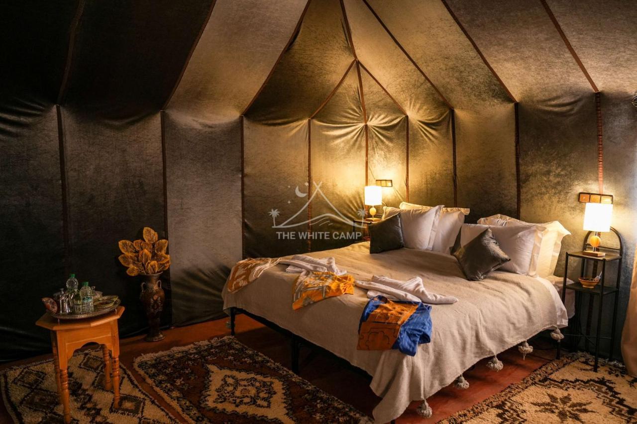 The White Camp - Your Merzouga Luxury Desert Camp & Erg Chebbi Dunes Camel Riding Екстер'єр фото