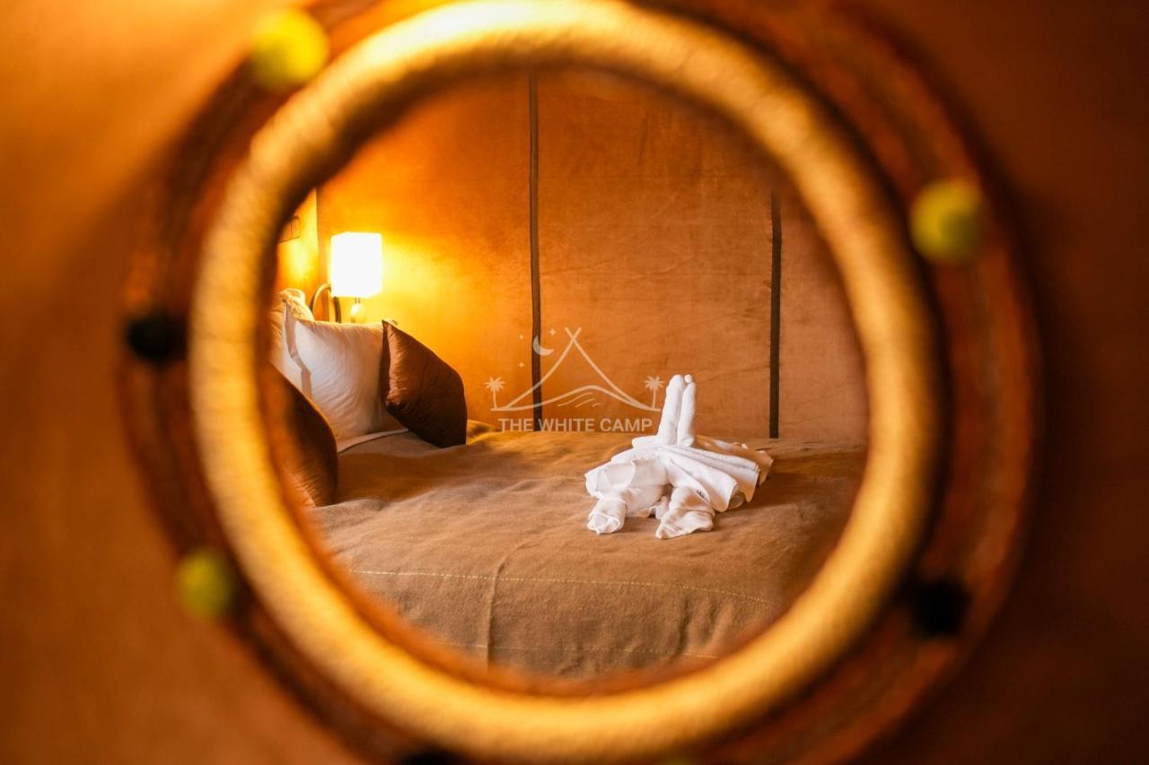 The White Camp - Your Merzouga Luxury Desert Camp & Erg Chebbi Dunes Camel Riding Екстер'єр фото