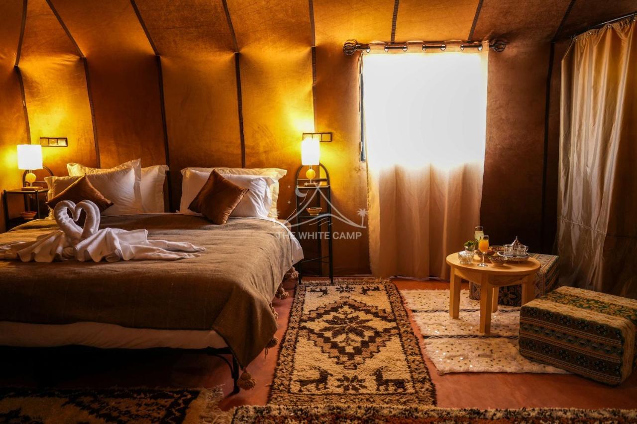 The White Camp - Your Merzouga Luxury Desert Camp & Erg Chebbi Dunes Camel Riding Екстер'єр фото