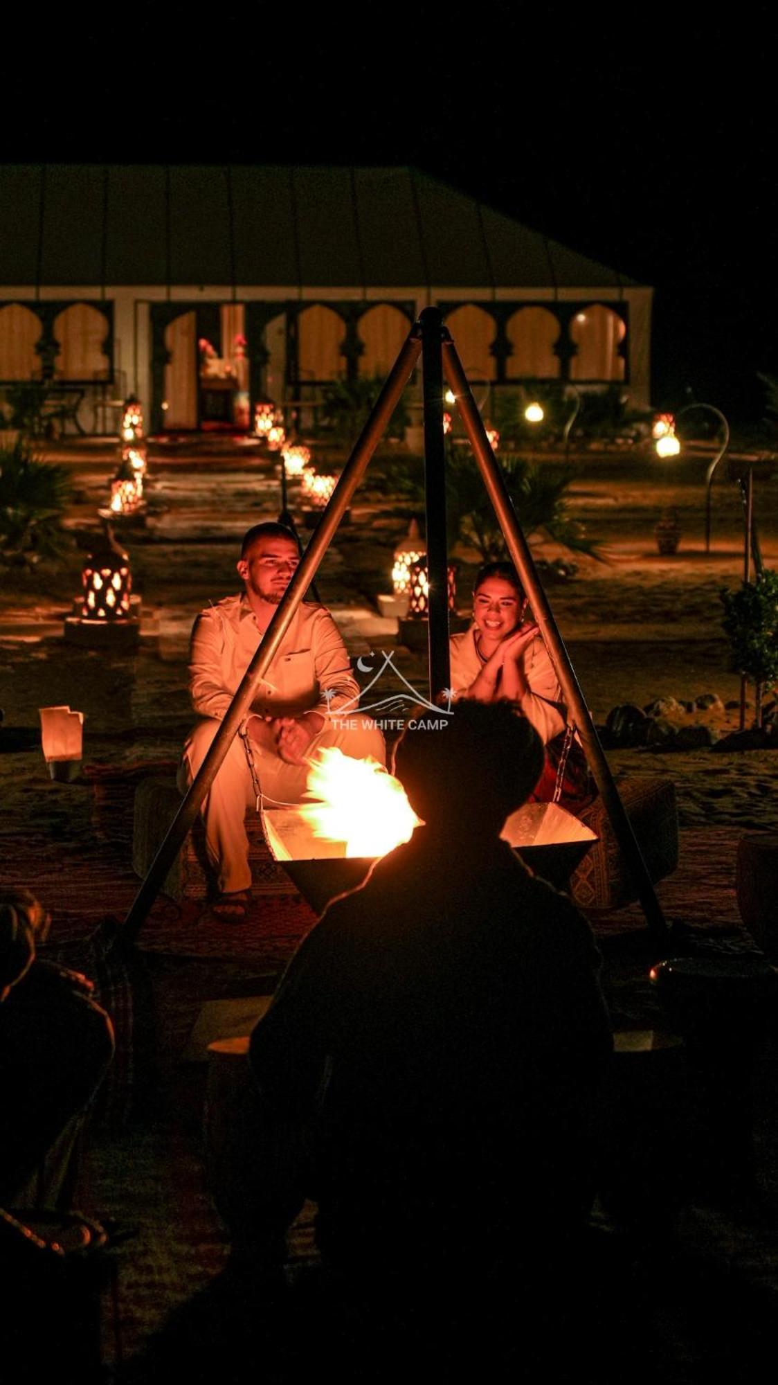 The White Camp - Your Merzouga Luxury Desert Camp & Erg Chebbi Dunes Camel Riding Екстер'єр фото