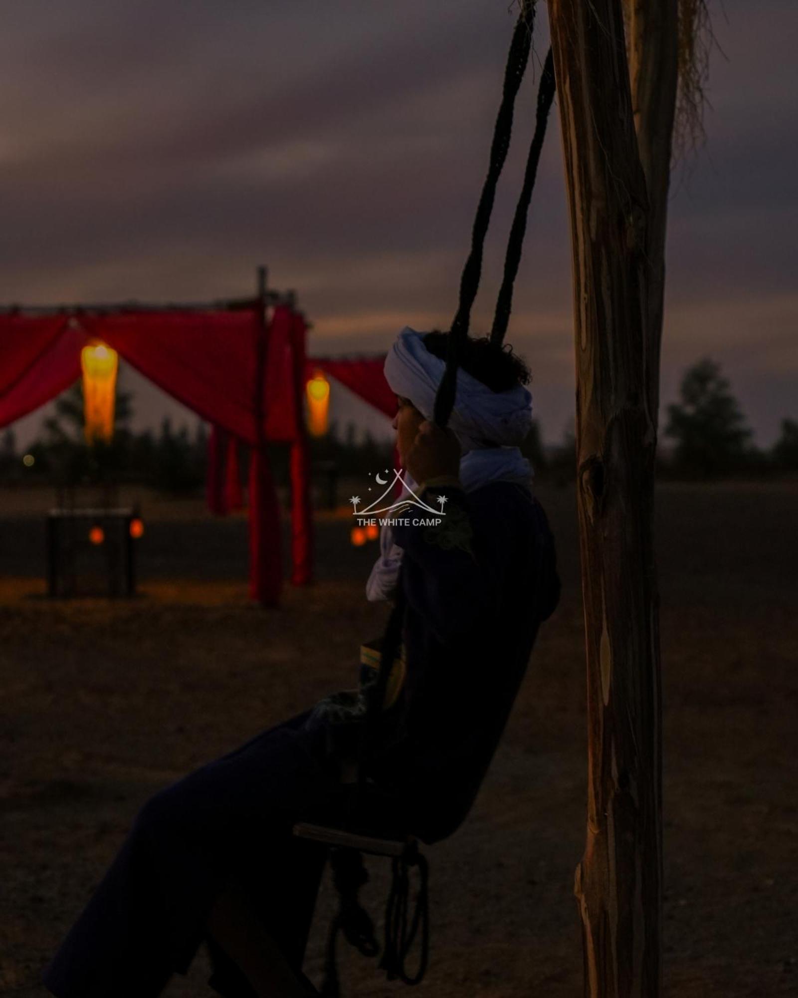 The White Camp - Your Merzouga Luxury Desert Camp & Erg Chebbi Dunes Camel Riding Екстер'єр фото