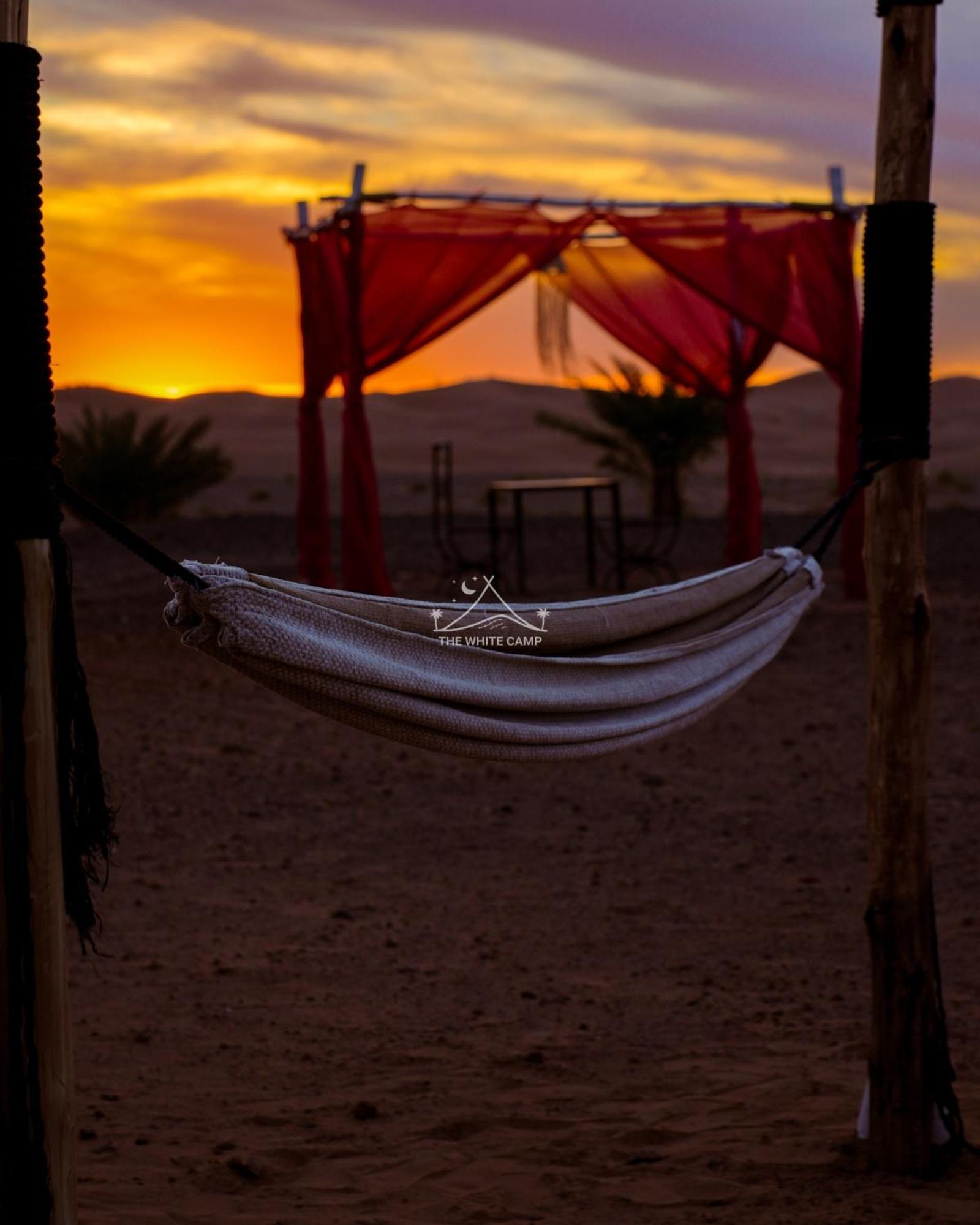 The White Camp - Your Merzouga Luxury Desert Camp & Erg Chebbi Dunes Camel Riding Екстер'єр фото