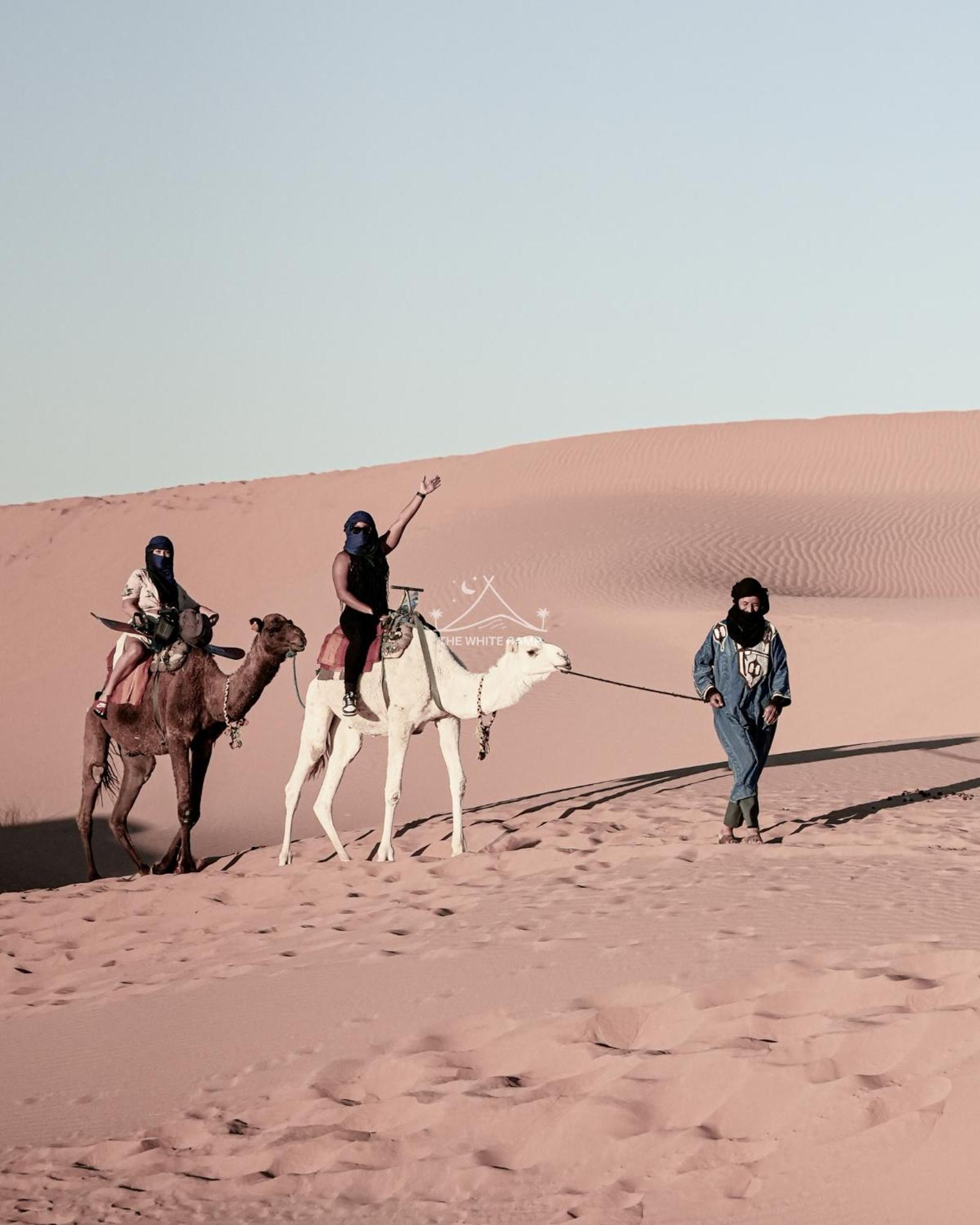 The White Camp - Your Merzouga Luxury Desert Camp & Erg Chebbi Dunes Camel Riding Екстер'єр фото