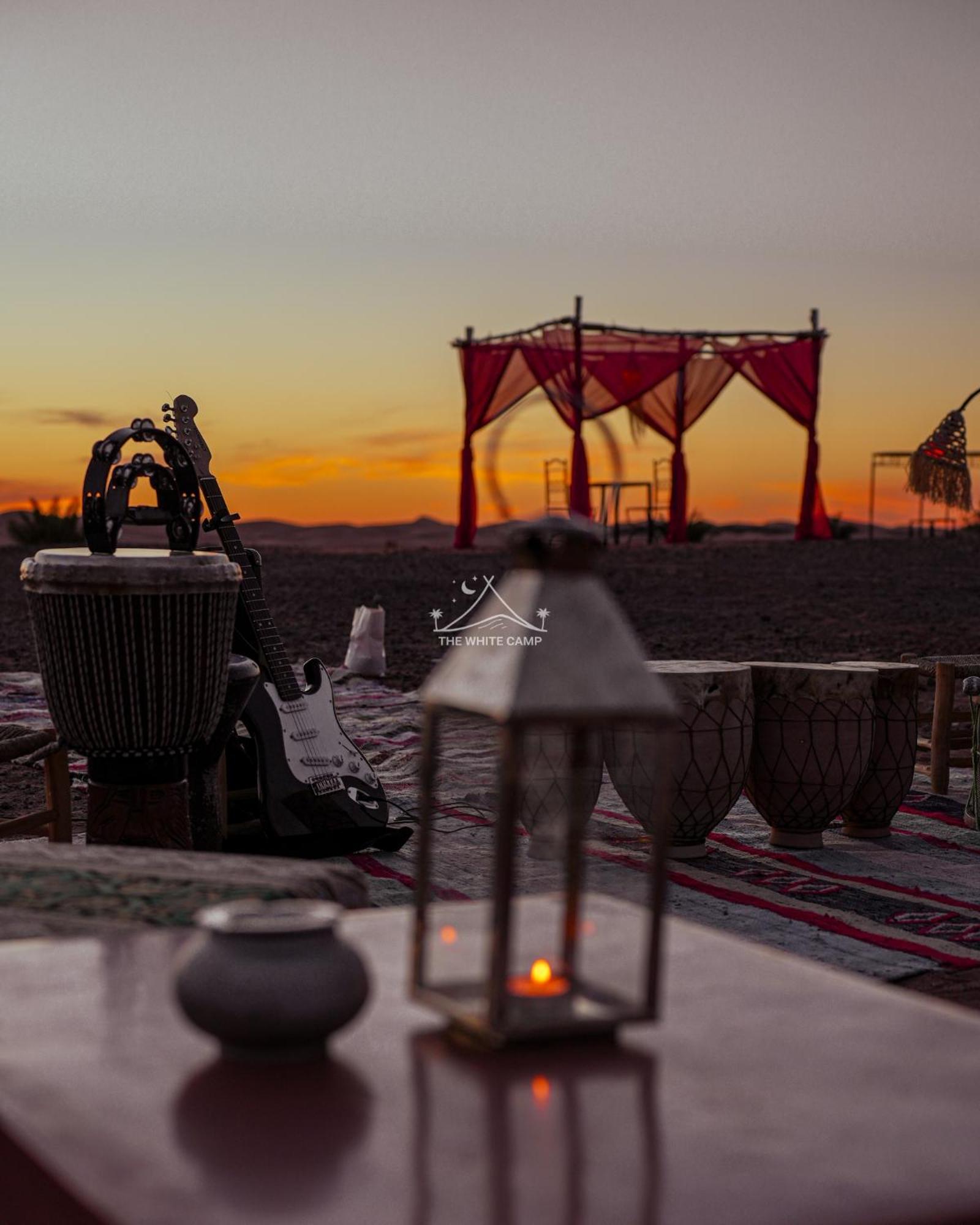 The White Camp - Your Merzouga Luxury Desert Camp & Erg Chebbi Dunes Camel Riding Екстер'єр фото