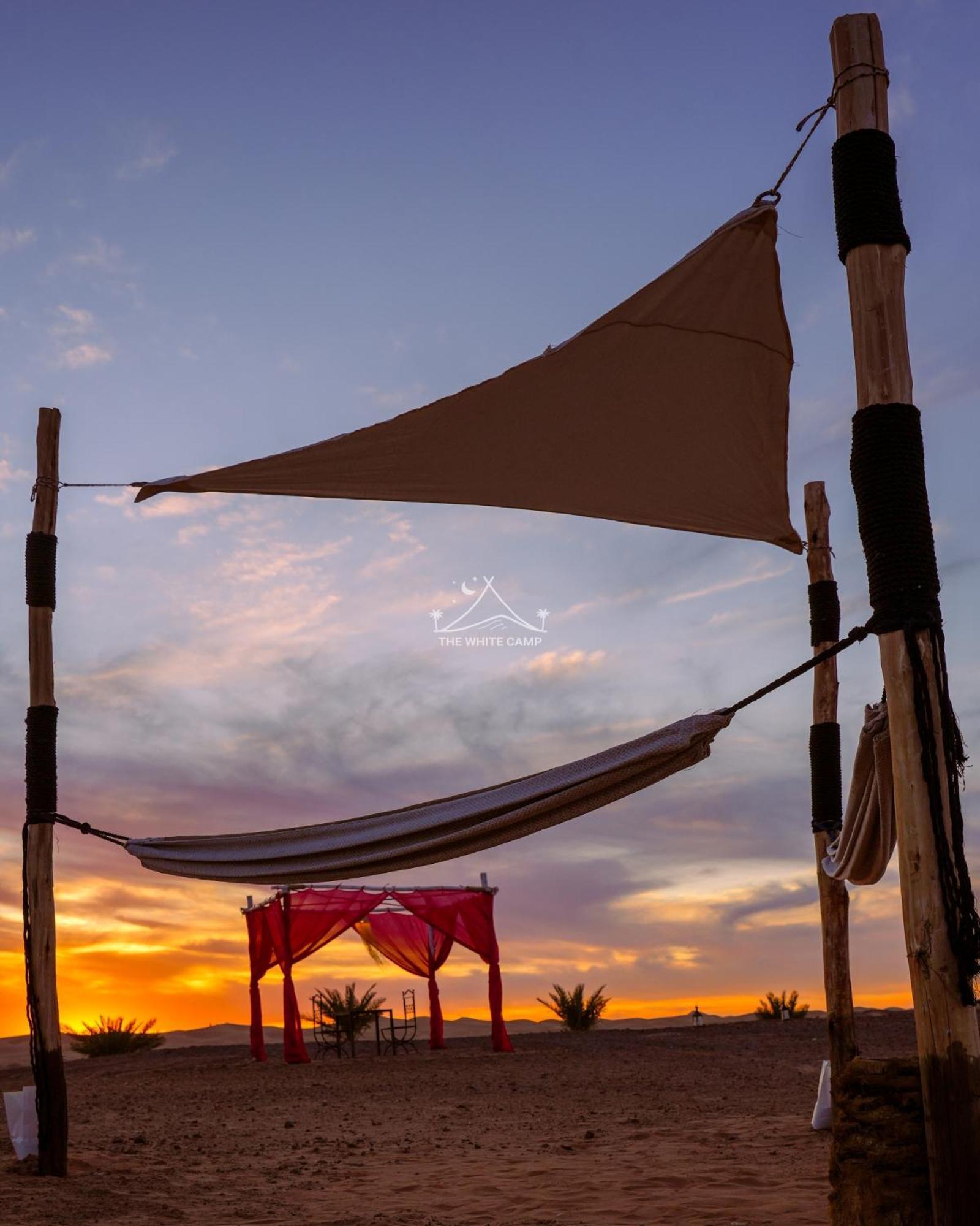 The White Camp - Your Merzouga Luxury Desert Camp & Erg Chebbi Dunes Camel Riding Екстер'єр фото