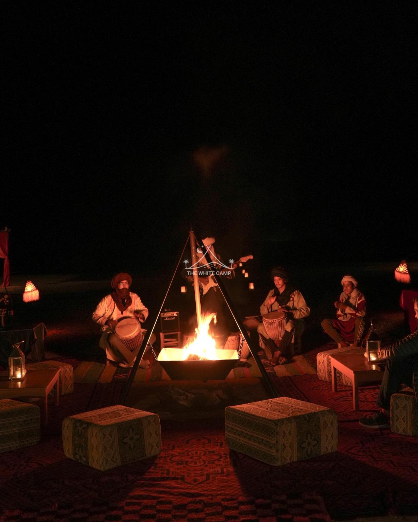 The White Camp - Your Merzouga Luxury Desert Camp & Erg Chebbi Dunes Camel Riding Екстер'єр фото