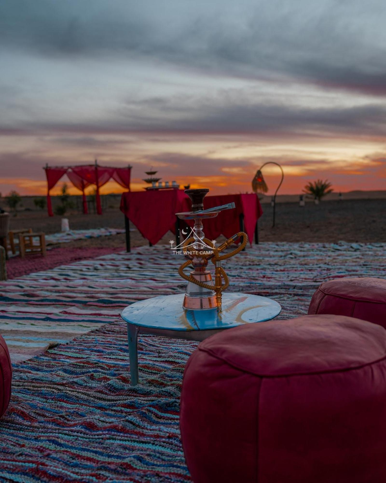 The White Camp - Your Merzouga Luxury Desert Camp & Erg Chebbi Dunes Camel Riding Екстер'єр фото