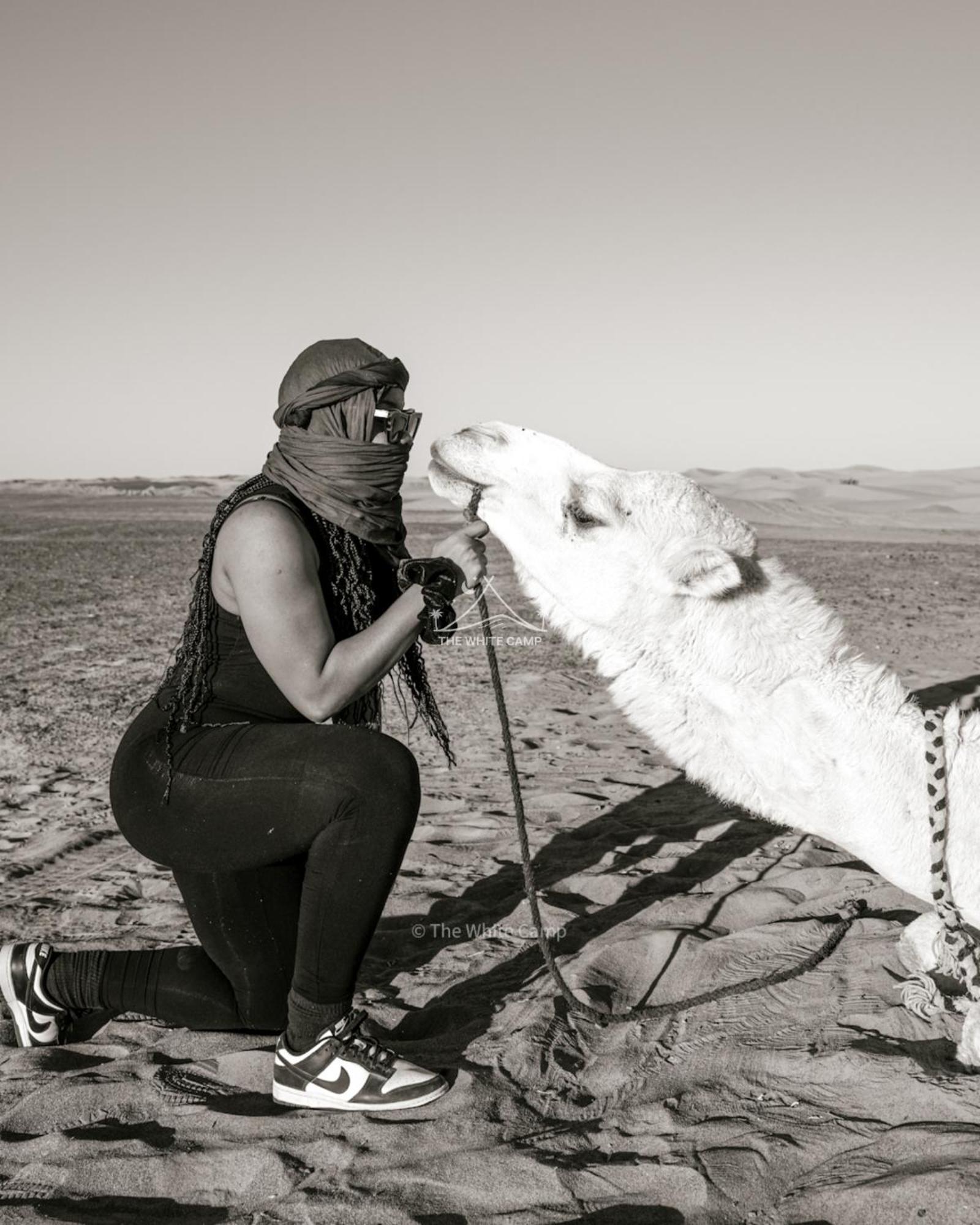 The White Camp - Your Merzouga Luxury Desert Camp & Erg Chebbi Dunes Camel Riding Екстер'єр фото
