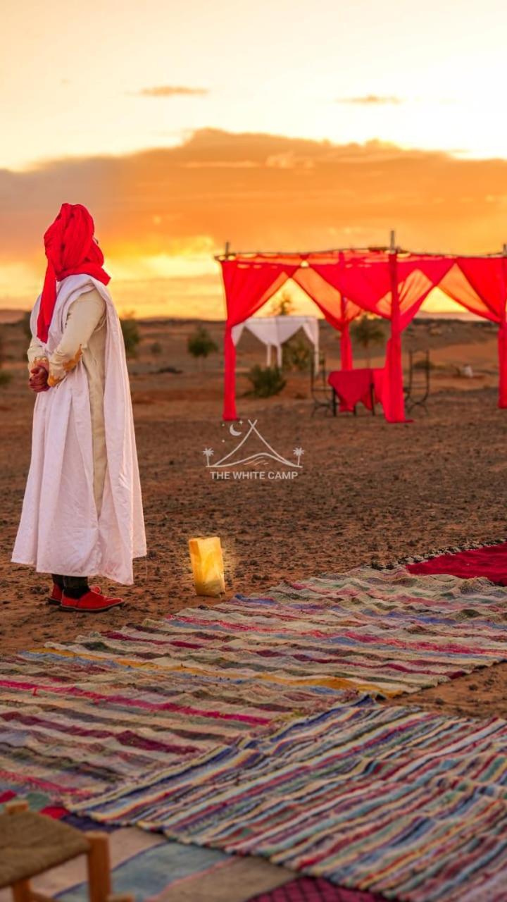 The White Camp - Your Merzouga Luxury Desert Camp & Erg Chebbi Dunes Camel Riding Екстер'єр фото