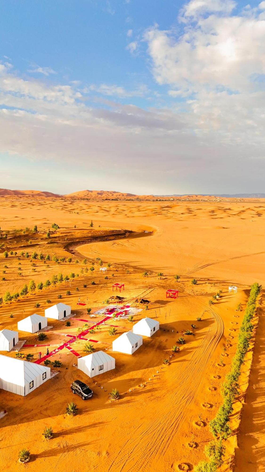 The White Camp - Your Merzouga Luxury Desert Camp & Erg Chebbi Dunes Camel Riding Екстер'єр фото